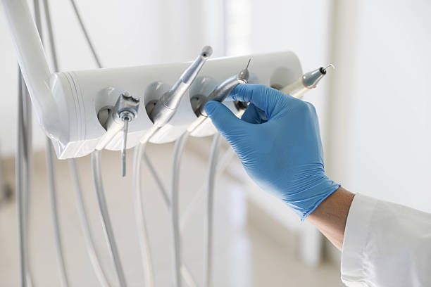 Professional Emergency Dentist technician working in Hollywood Park, TX